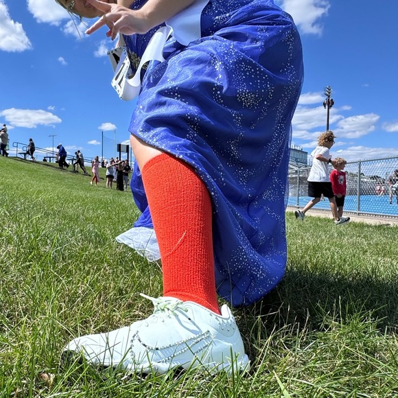 NIKE HYPER DIAMOND Custom Bedazzled Silver Studded Cleats - Picture 11 of 11